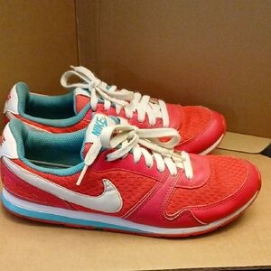 Nike Women’s Coral Teal Low-Top Running Shoes